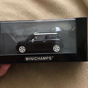 Minichamps Mini Cooper 1/43 diecast. New in Box